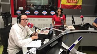 Anabel Medina junto a Vicente Ortega en los estudios de Radio MARCA