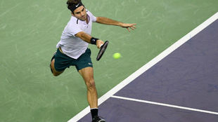 Federer pega de derecha