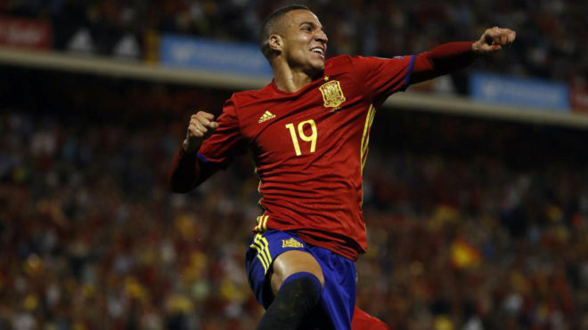 Rodrigo celebra su primer gol con Espaa ante Albania.