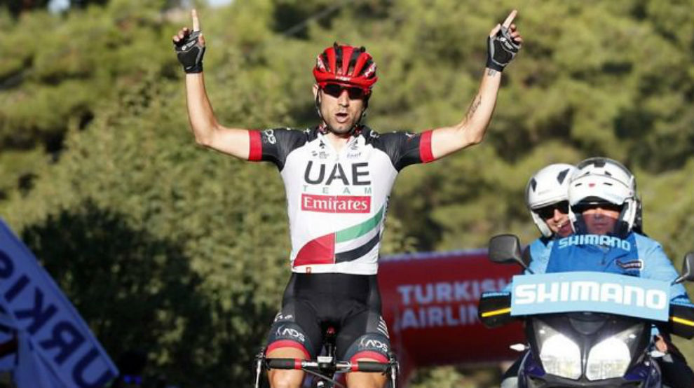 Diego Ulissi celebrando su triunfo en la cuarta etapa.