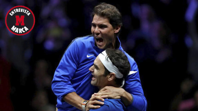 Nadal celebrando con Federer la victoria en dobles en la Laver Cup.
