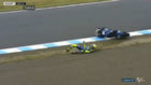 Rossi, al caerse en el FP4