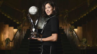 Garbie, con el trofeo de nmero 1 de la WTA