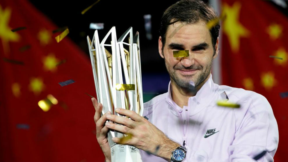 Federer, con el trofeo de campen