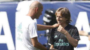 Zidane y Modric, en un entrenamiento.