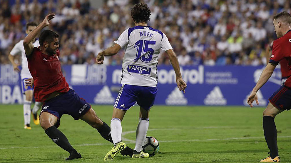 Fran Mrida derriba a Buff en lo que signific el penalti del gol...