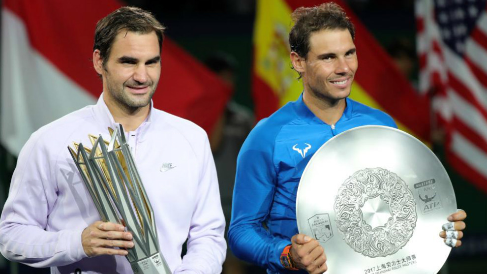 Nadal y Federer, con los trofeos conquistados en Shanghai