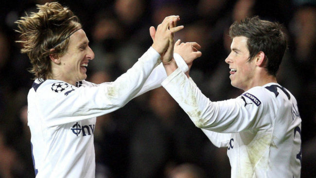 Modric y Bale celebran juntos un gol durante su etapa en el Tottenham.