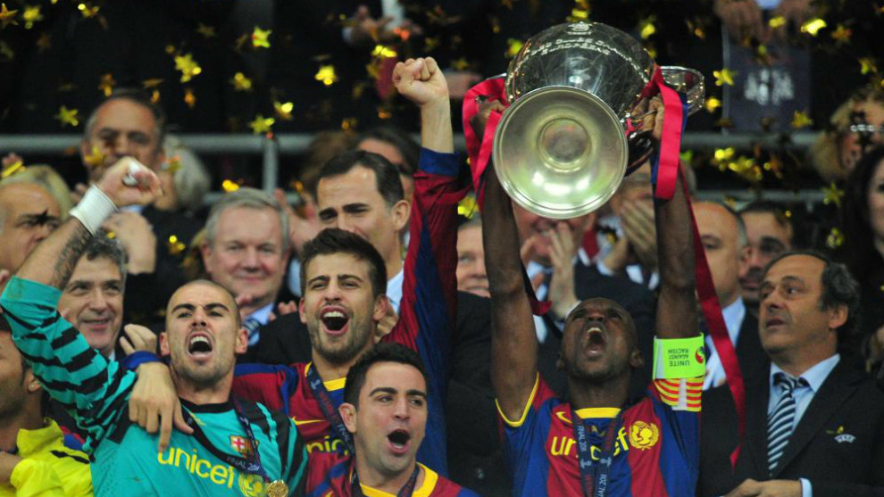Abidal levanta la cuarta Copa de Europa de la historia del Barcelona.