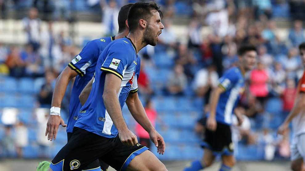 Adri Vilanova  celebra su gol con el Hrcules