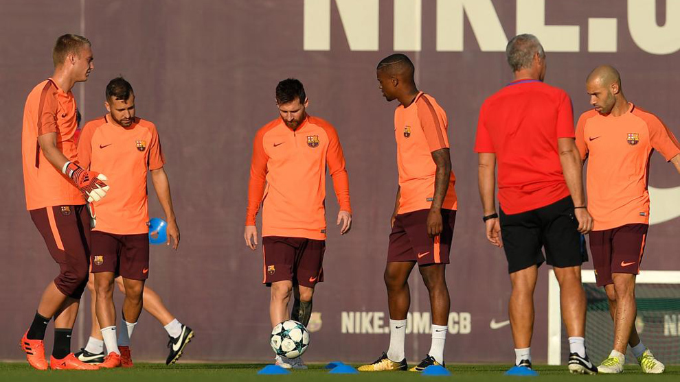 Los jugadores del Barcelona, durante una sesin de entrenamiento...