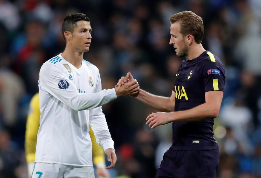 Kane y Cristiano se saludan al final del Real Madrid-Tottenham