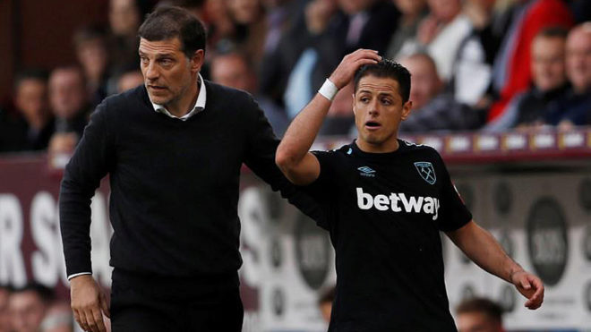 Javier Hernandez reacts while West Ham United manager Slaven Bilic...