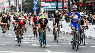 Fernando Gaviria marca su cuarto triunfo en el Tour de Guagnxi, este...