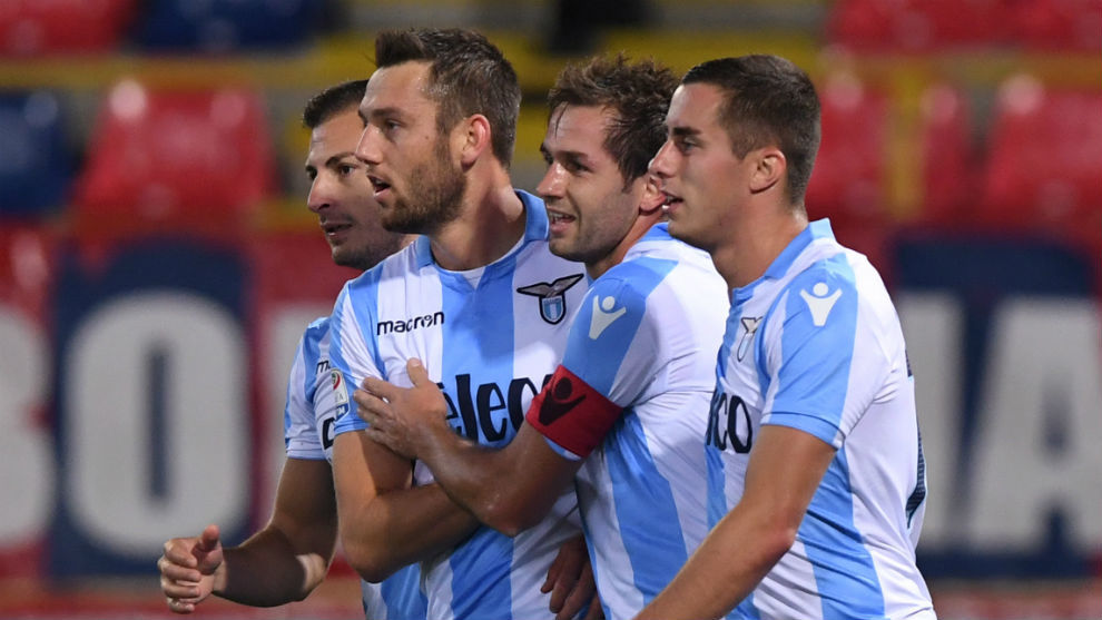 Los jugadores de la Lazio celebrando el gol de Lulic
