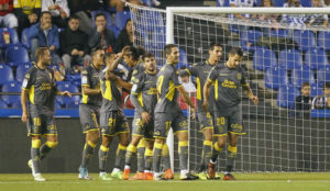 Los jugadores de Las Palmas celebran el segundo gol de Momo.