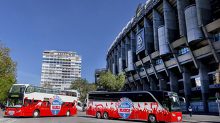 Los autobuses de Radio MARCA frente al estadio Santiago Bernabu