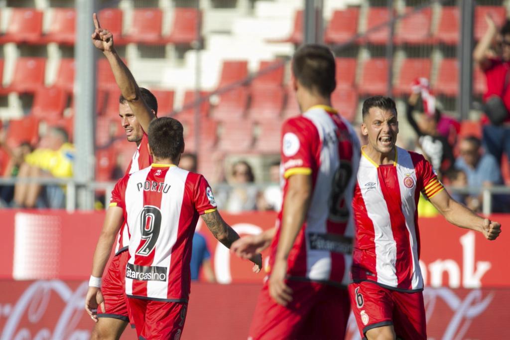 Los jugadores del Girona celebran un gol en el partido ante el...