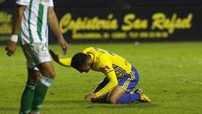 lvaro Garca se lamenta tras fallar una ocasin en el partido...