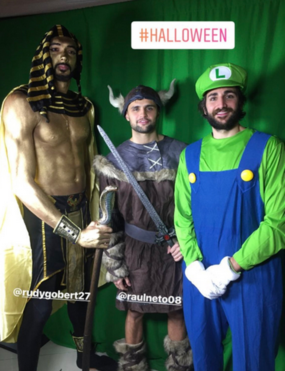 Fahrenheit Seducir raspador NBA: 'Luigi' Rubio entra en la carrera para ser rey de Halloween entre  faraones y vikingos | Marca.com
