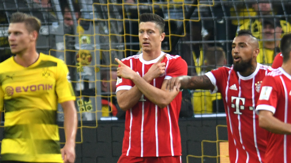 Lewandowski celebra un gol ante el Dortmund