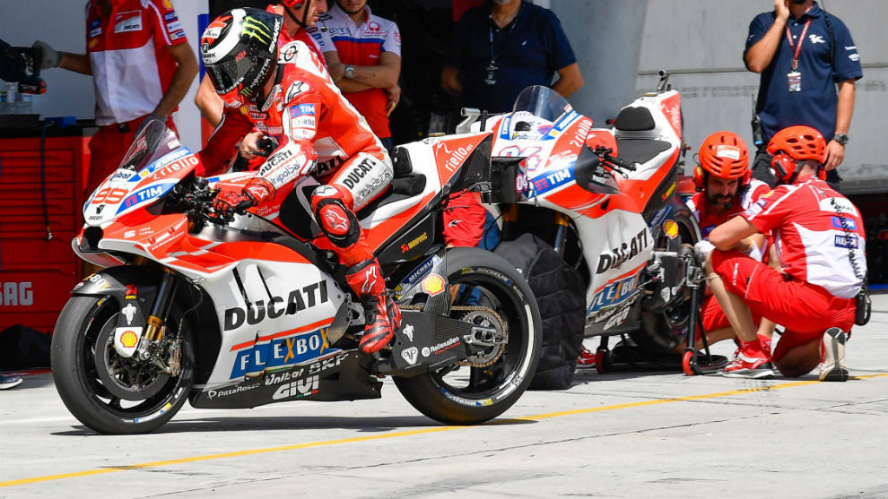 Las dos Ducati, en Sepang