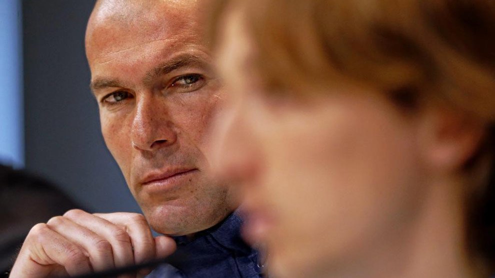 Modric y Zidane en una rueda de prensa previa a un partido Champions.