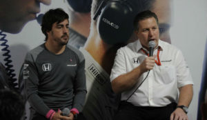 Alonso y Zak Brown, durante el pasado GP de Mxico, donde anunciaron...