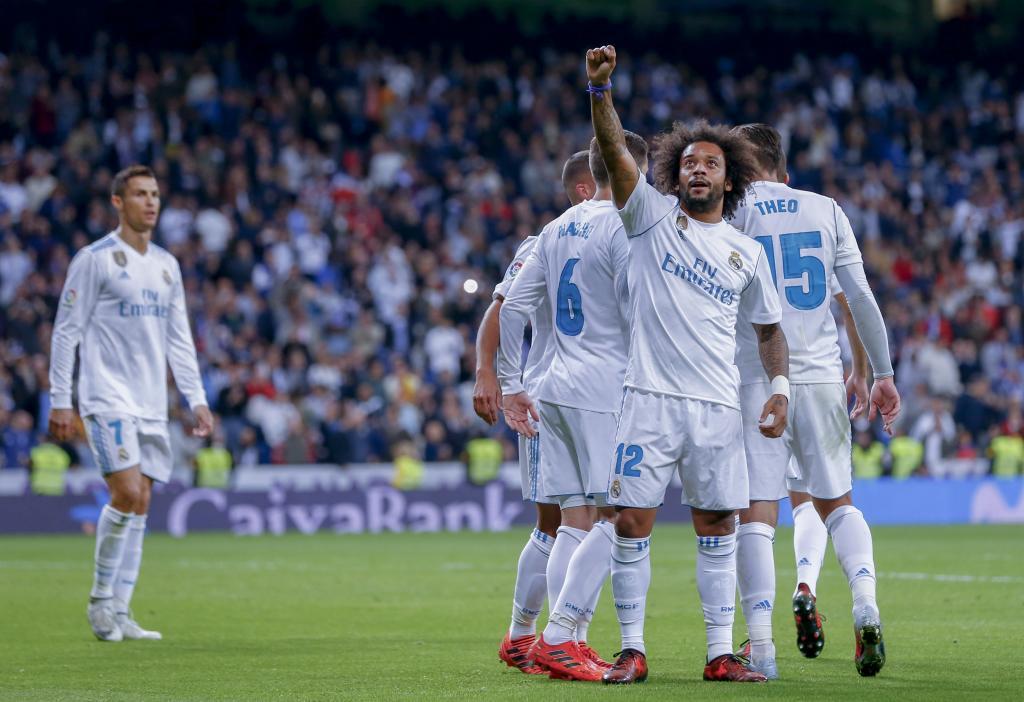 Los jugadores del Real Madrid celebran un gol de Marcelo