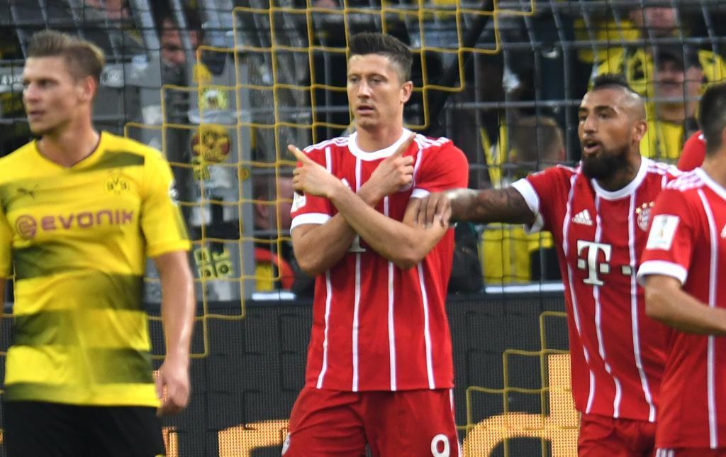 Lewandowski (29) celebra tras marcar ante el Borussia Dortmund