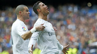 Pepe y Ronaldo, celebrando un gol con el Real Madrid.