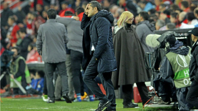 Valverde se lamenta en el duelo ante el Sevilla de Europa League.