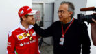 Marchionne saluda a Vettel.