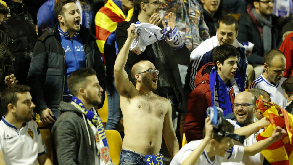 Aficionados del Zaragoza durante un partido.