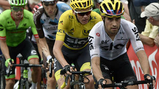 Mikel Landa marca el ritmo a Chris Froome en una etapa del Tour 2017.