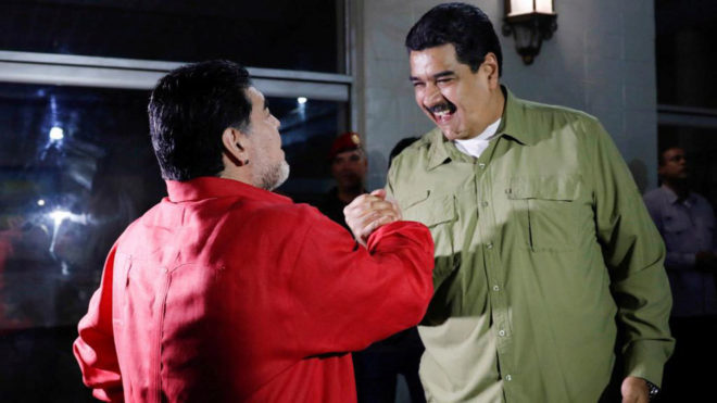 Maradona saluda a Maduro en Caracas