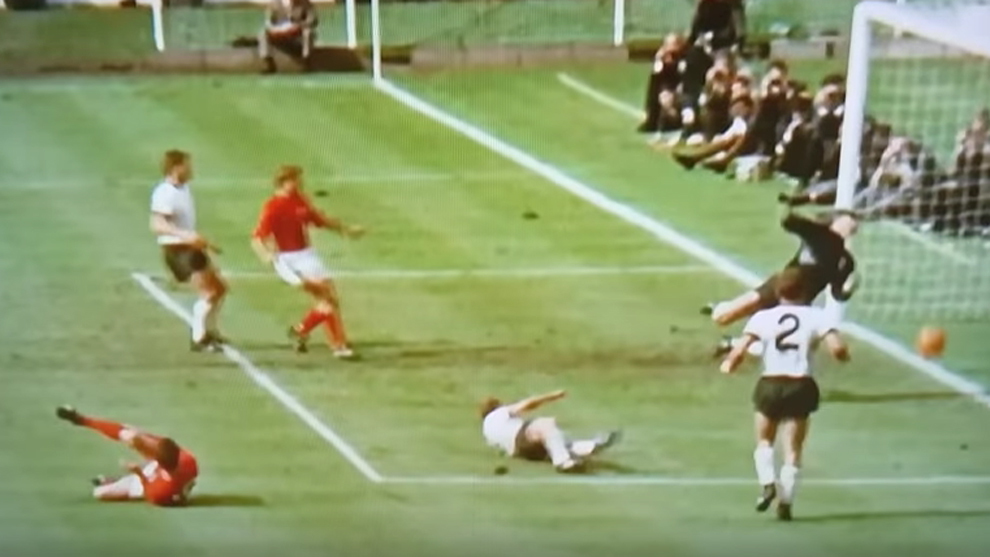 Uno de los goles de Geoff Hurst en el Mundial de 1966