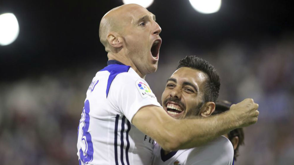 Toquero y Borja celebran juntos un gol en La Romareda.