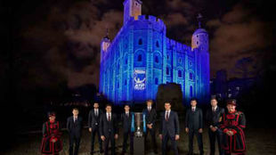 Los ocho maestros, en la Torre de Londres