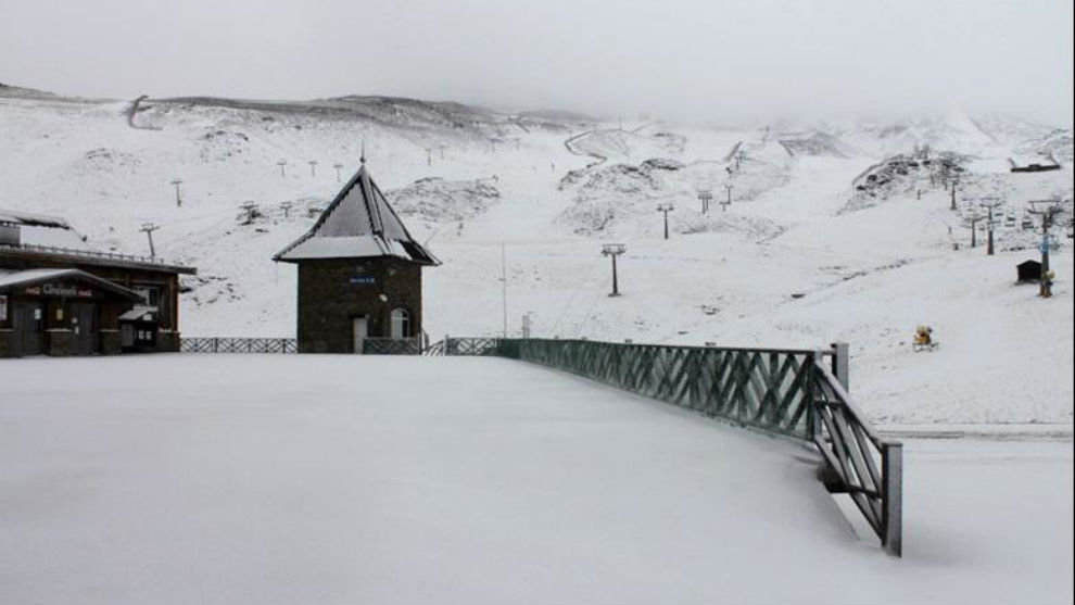 La estacin de Sierra Nevada con su primera nevada de la temporada.