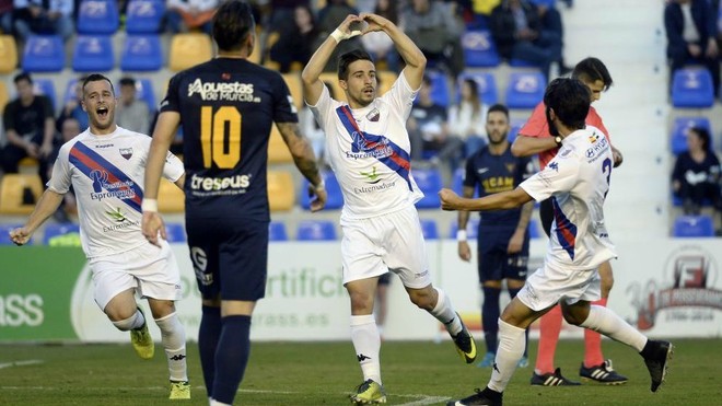 Jairo Izquierdo celebra el primer gol anotado por el Extremadura en La...