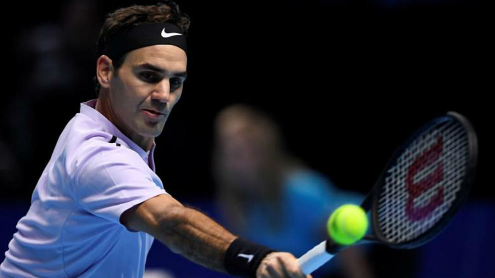 Federer pega de revs