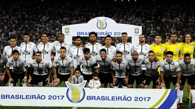 La plantilla del Corinthians posa tras proclamarse campeones.