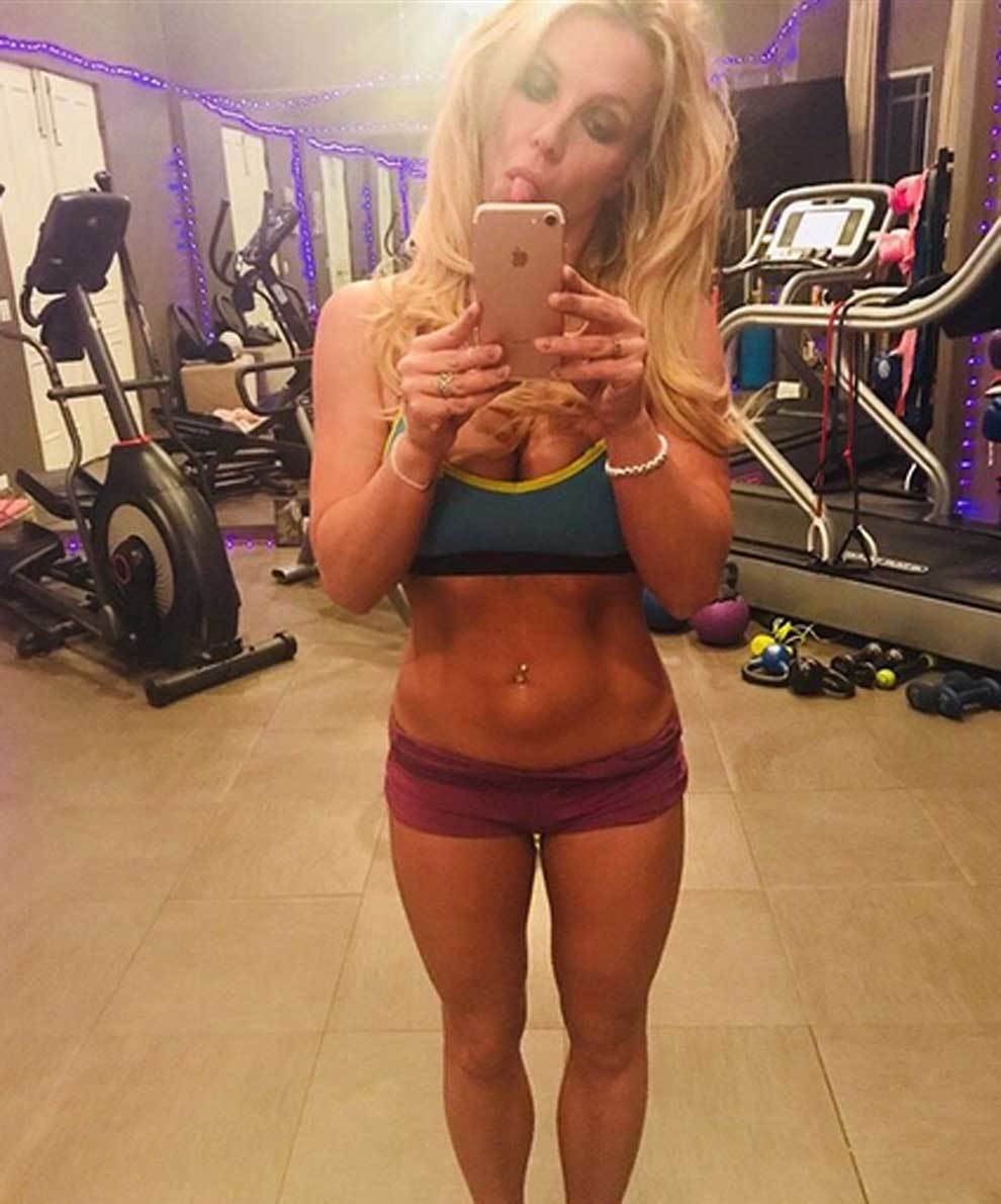 Britney Spears luciendo figura en el gimnasio