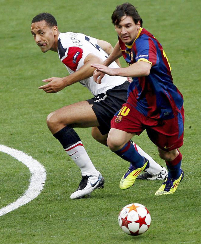 Messi se marcha de Ferdinand en la final de la Champions disputada en...