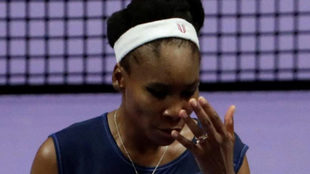 Venus Williams lamentndose tras una derrota en la pista
