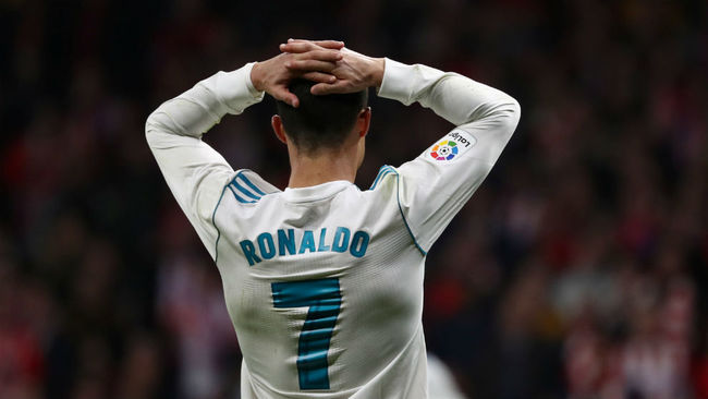 Ronaldo se lamenta tras una de las ocasiones falladas.