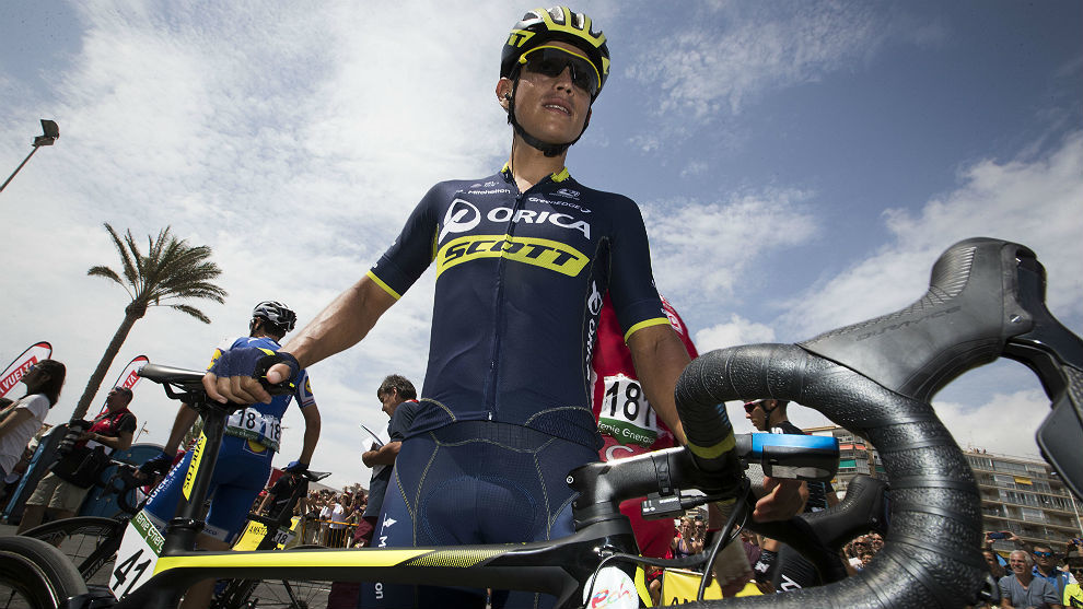 Esteban Chaves en la salida de. una etapa de la Vuelta a Espaa 2017.