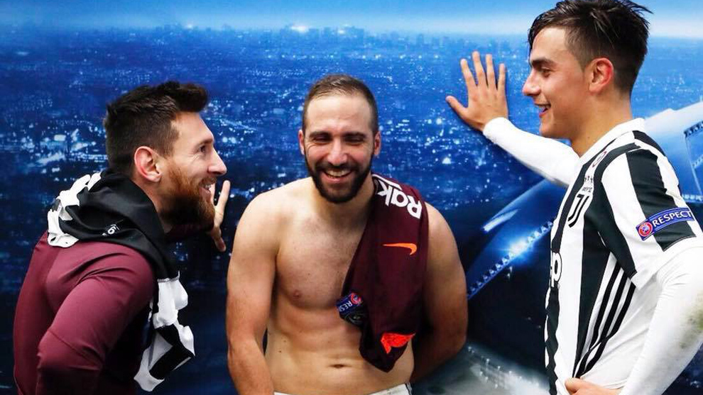 Lionel Messi, Gonzalo Higan y Paulo Dybala, en el Juventus Stadium