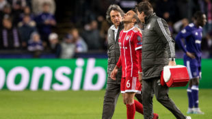 Thiago se retira lesionado ante el Anderlecht